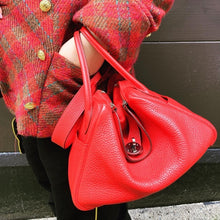 Load image into Gallery viewer, HERMES Lindy26 leather bag