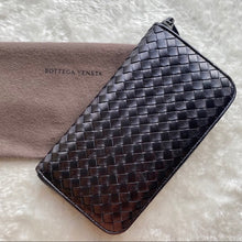 Load image into Gallery viewer, BOTTEGA VENETA classic leather wallet