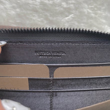 Load image into Gallery viewer, BOTTEGA VENETA classic leather wallet