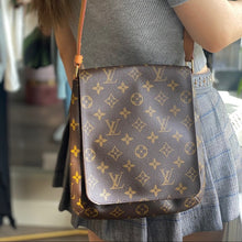 Load image into Gallery viewer, LOUIS VUITTON Musette shoulder bag