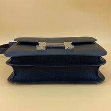 Load image into Gallery viewer, HERMES constance24 leather bag