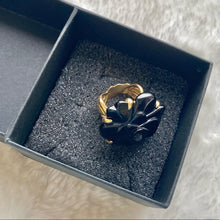 Load image into Gallery viewer, CHANEL black Camille 18k gold ring