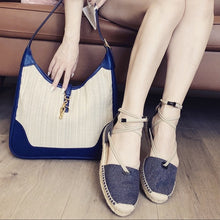 Load image into Gallery viewer, HERMES Trim Shoulder bag