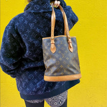 Load image into Gallery viewer, Louis Vuitton Vintage petit Bucket Bag Tote