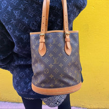 Load image into Gallery viewer, Louis Vuitton Vintage petit Bucket Bag Tote