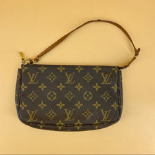 Load image into Gallery viewer, LOUIS VUITTON pochette accessories shoulder bag
