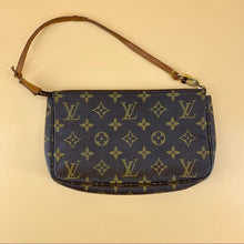 Load image into Gallery viewer, LOUIS VUITTON pochette accessories shoulder bag