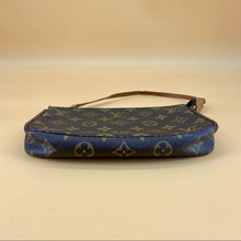 Load image into Gallery viewer, LOUIS VUITTON pochette accessories shoulder bag