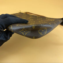 Load image into Gallery viewer, LOUIS VUITTON pochette accessories shoulder bag