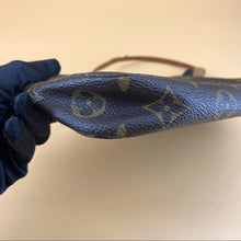 Load image into Gallery viewer, LOUIS VUITTON pochette accessories shoulder bag