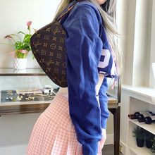 Load image into Gallery viewer, LOUIS VUITTON pochette accessories shoulder bag