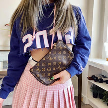 Load image into Gallery viewer, LOUIS VUITTON pochette accessories shoulder bag