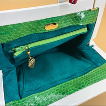 Load image into Gallery viewer, GUCCI green leather cloth& shoulder bag