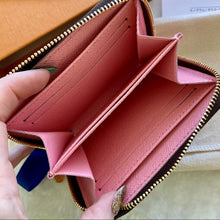 Load image into Gallery viewer, LOUIS VUITTON Japanese edition zippy coin purse