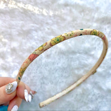 Load image into Gallery viewer, CHANEL Camellia hair band