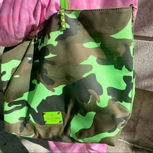 Load image into Gallery viewer, VALENTINO Camouflage tote TSW
