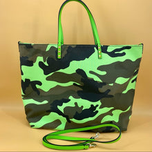 Load image into Gallery viewer, VALENTINO Camouflage tote TSW
