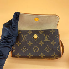 Load image into Gallery viewer, LOUIS VUITTON monogram waist bag