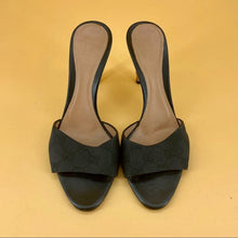 Load image into Gallery viewer, GUCCI classic monogram sandals Size 35
