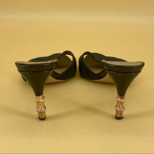 Load image into Gallery viewer, GUCCI classic monogram sandals Size 35