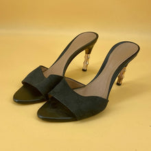 Load image into Gallery viewer, GUCCI classic monogram sandals Size 35