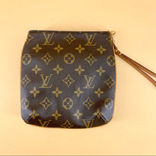 Load image into Gallery viewer, LOUIS VUITTON Monogram Partition Pouch Bag
