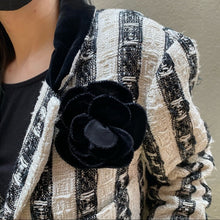 Load image into Gallery viewer, CHANEL black and white lace Blazer