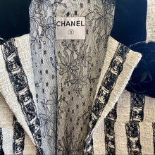 Load image into Gallery viewer, CHANEL black and white lace Blazer