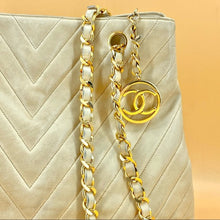 Load image into Gallery viewer, CHANEL Beige vintage lambskin Shoulder bag