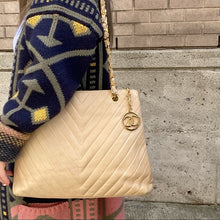 Load image into Gallery viewer, CHANEL Beige vintage lambskin Shoulder bag