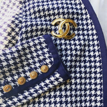 Load image into Gallery viewer, CHANEL vintage CC logo brooch