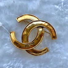 Load image into Gallery viewer, CHANEL vintage CC logo brooch