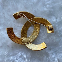 Load image into Gallery viewer, CHANEL vintage CC logo brooch