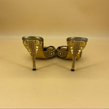 Load image into Gallery viewer, GUCCI Golden studded sandals