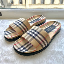 Load image into Gallery viewer, BURBERRY classic flip flops