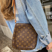 Load image into Gallery viewer, LOUIS VUITTON Musette shoulder bag