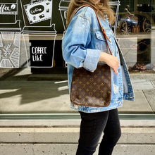 Load image into Gallery viewer, LOUIS VUITTON Musette shoulder bag