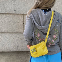 Load image into Gallery viewer, FENDI vintage baguette leather crossbody bag