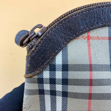 Load image into Gallery viewer, BURBERRY classic pochette/ clutch
