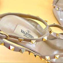 Load image into Gallery viewer, VALENTINO GARAVANI Rockstud 10cm pumps