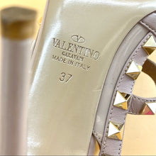 Load image into Gallery viewer, VALENTINO GARAVANI Rockstud 10cm pumps