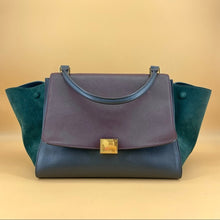 Load image into Gallery viewer, CELINE Smooth Calfskin Medium Bag Trapeze