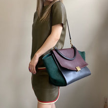 Load image into Gallery viewer, CELINE Smooth Calfskin Medium Bag Trapeze