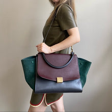 Load image into Gallery viewer, CELINE Smooth Calfskin Medium Bag Trapeze