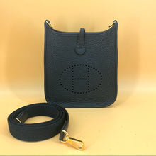 Load image into Gallery viewer, HERMES Evelyn16 crossbody leather bag