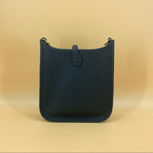 Load image into Gallery viewer, HERMES Evelyn16 crossbody leather bag
