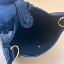 Load image into Gallery viewer, HERMES Evelyn16 crossbody leather bag