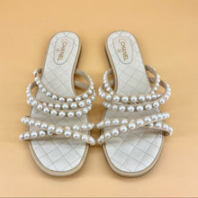 Load image into Gallery viewer, CHANEL pearl flat sandals