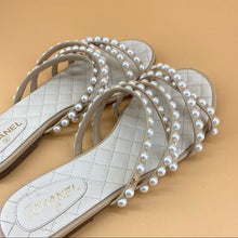 Load image into Gallery viewer, CHANEL pearl flat sandals