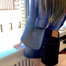 Load image into Gallery viewer, HERMES Evelyn16 crossbody leather bag